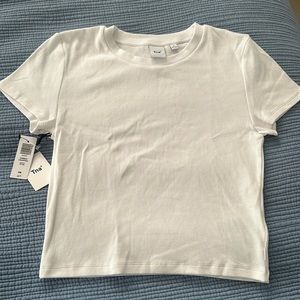 **NEW** TNA from ARITZIA White Ribbed Cropped T-Shirt. Size Medium